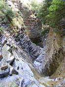 Nos asomamos a un tramo largo y sinuoso, donde está el 4º rápel del Barranco de la Ollaza .