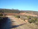 14- Con vistas hacia la Peña de las Armas y el Moncayo, avanzamos ahora entre bajo matorral.