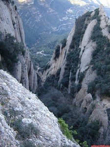 La bajada la haremos de forma muy cómoda por la Canal de Sant Jeroni y en 45 minutos estaremos de vuelta en el coche