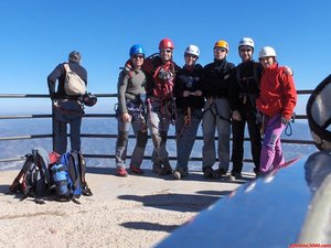 13:10h. La merecida foto del grupo al completo. Todo son estupendas sensaciones y nuestras caras lo demuestran. De izquierda a derecha: (Pedro, Claudix, Isabelle, Juanma, Jose Luis y Carme), todo un equipazo del C.E.M., ahí es ná...!!!