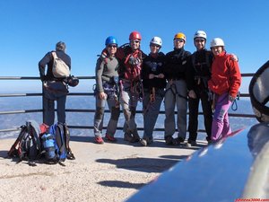 13:10h. La merecida foto del grupo al completo. Todo son estupendas sensaciones y nuestras caras lo demuestran. De izquierda a derecha: (Pedro, Claudix, Isabelle, Juanma, Jose Luis y Carme), todo un equipazo del C.E.M., ahí es ná...!!!