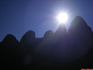 14:10h. Para el descenso decidimos dividir el grupo en dos...(Pedro, Juanma y Jose Luis) deciden descender por la 