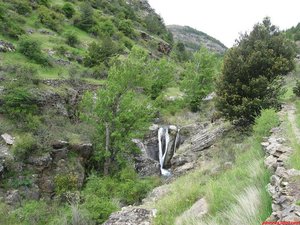 PEQUEÑA CASCADA EN UNO DE LOS REGACHOS