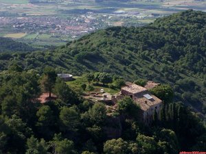 Sant Joan de la Muntanya y l'Espluga de Francolí al fondo