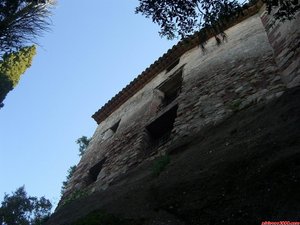 La ermita de Sant Joan de la Muntanya es un edificio semiexcavado en una roca