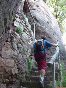 Para entrar subimos unas escaleras que hay a mano derecha según llegamos