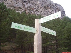 Giramos a la izquierda para adentrarnos en el barranco de Cuartún. 