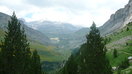 Se abre la parte final del valle, y contemplamos al fin las Tres Sorores ( aunque con el Soum de Ramond tapado por las nubes). En la parte inferior de la imagen se aprecian las Gradas de Soaso.