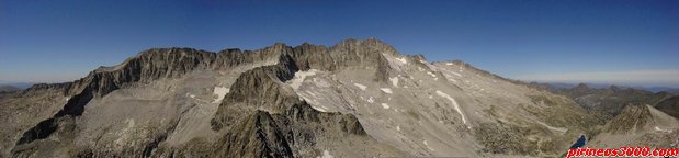 Macizo de la Maladeta desde el Pico de Salenques - (06/08/2005)